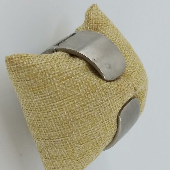 Gossip Silver Tone Quartz Wristwatch Cuff Band Watch - Picture 9 of 10